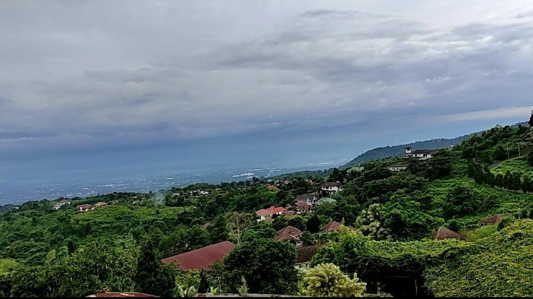 Villa Raung Indah Tretes Prigen Exterior foto